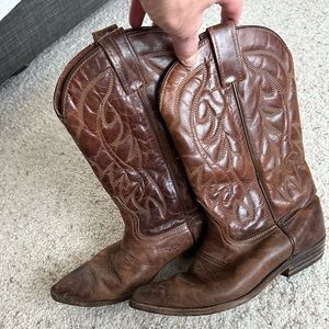 Vintage leather cowboy boots from Aldo - size 10